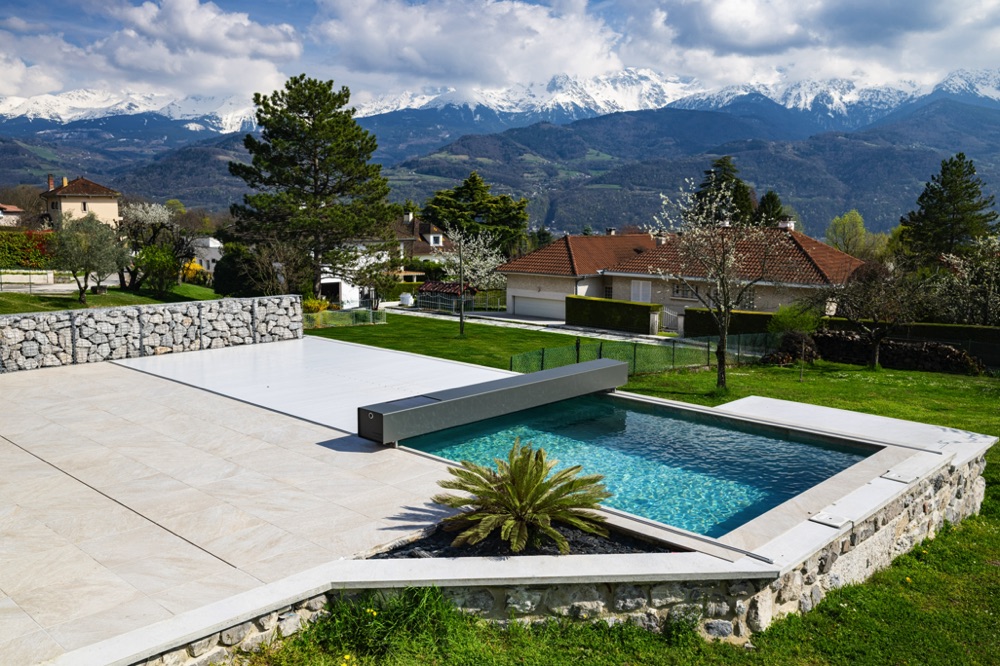 Elegante CoverSeal Poolabdeckung für Swimmingpools in Graz, Weiz und Gleisdorf